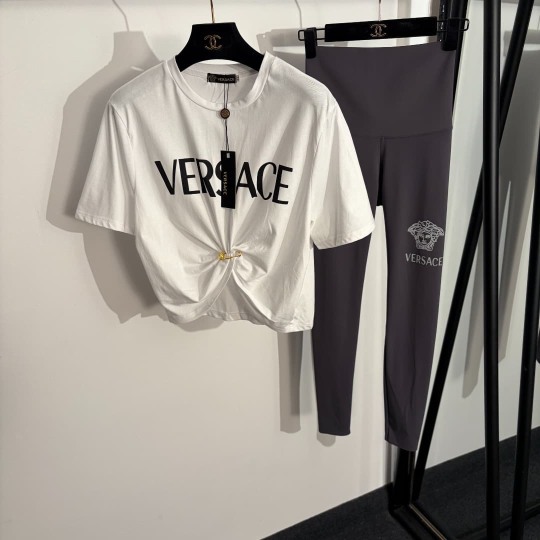 C18575 Item number: 20262591 Versac*. New set: letter-printed Medusa pinstripe short-sleeved T-shirt + high-waist elastic leggings. Colors: white, black. S-XXL sizes available. [Size M: shoulder width 38, bust size 86, sleeve length 20, overall length 30- — image 2