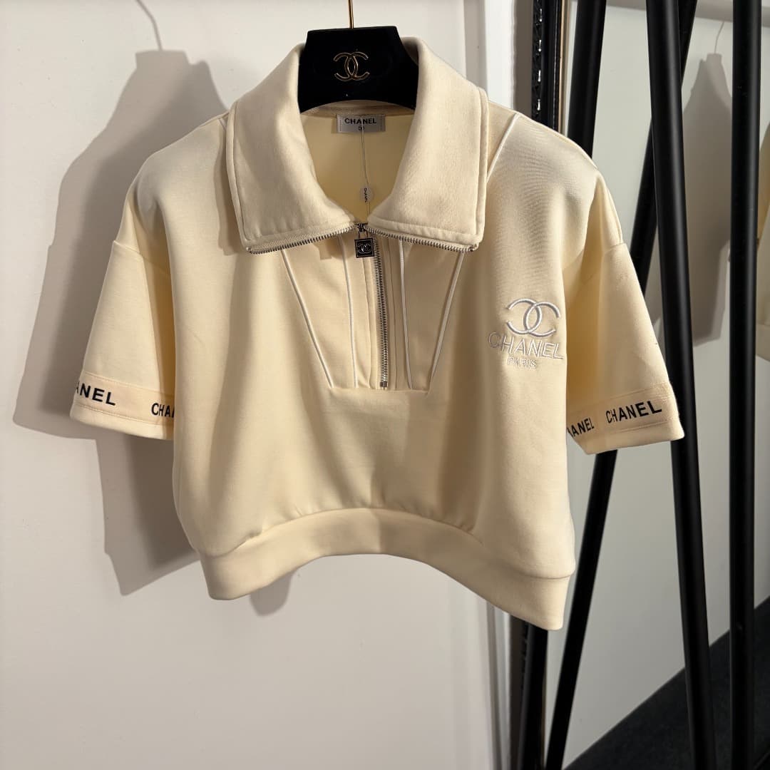 C18574 Style number: 20262593. Chane* new sports set: short-sleeved T-shirt with Chanel logo embroidery and zipper, with a front opening; plus casual pants with side lettering ribbing. Colors: apricot, blue, gray, black. S-XL sizes available. [Size M: sho — image 2