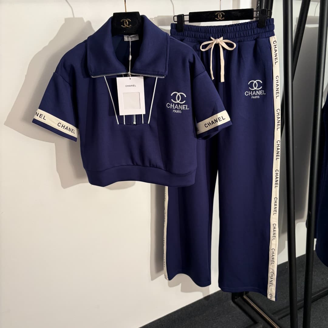 C18573 Item number: 20262593 Chane*. New sports set: short-sleeved T-shirt with Chanel logo embroidery and zipper on the collar, plus casual pants with side lettering straps. Colors include apricot, blue, gray, and black. S-XL sizes available. [Size M: sh — image 1