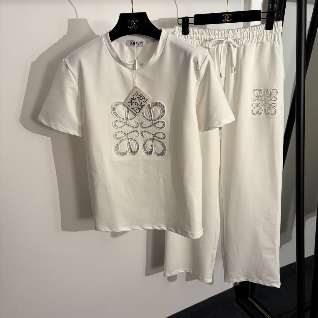C18570 Item number: 20262598 Loew*. New sports set: short-sleeved T-shirt with diamond-encrusted logo + loose-fitting pants with elastic waist. Colors: white, black. S-XL sizes available. [Size M: shoulder width 42, bust size 96, sleeve length 20, hip len — image 2