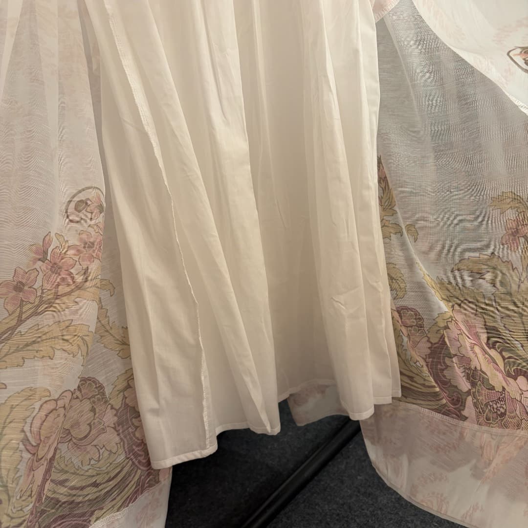 C18334 Size code 20263424 Zimmermann* Vintage/retro style, vacation-themed, vintage hem with floral patterns, floral print, belt, waist-cinching straps, dress. Long dress, white, black, S-XL. [M size: Elasticity at bust: 82; elasticity at waist: 74; lengt — image 8