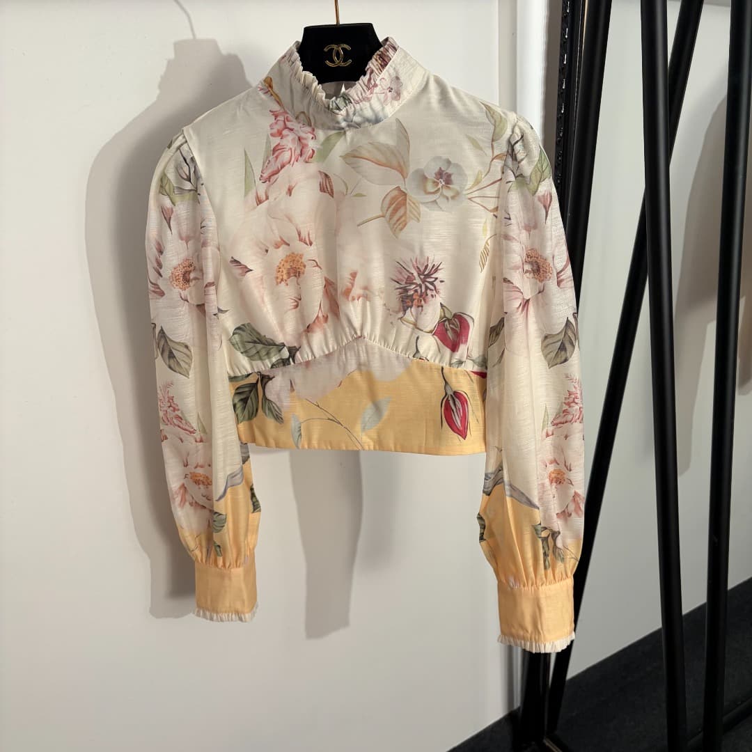 C18340 Item number: 20263453 Zimmermann*. New set: a stylish floral-print vest with long sleeves + a high-waist skirt with pleats. Color: white. S-XL sizes. [Size M: shoulder width 37, bust size 92, sleeve length 65, overall length 44; waist size 68, over — image 2
