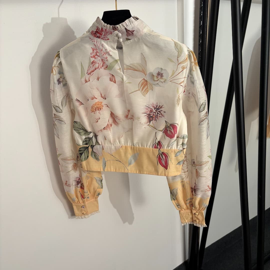 C18340 Item number: 20263453 Zimmermann*. New set: a stylish floral-print vest with long sleeves + a high-waist skirt with pleats. Color: white. S-XL sizes. [Size M: shoulder width 37, bust size 92, sleeve length 65, overall length 44; waist size 68, over — image 3