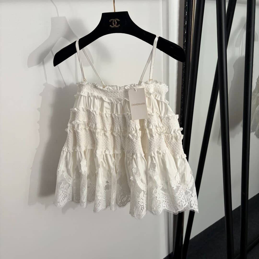 C18221 Item number: 20263979 Zimmermann* New design, lace and ruffled sweet doll-style straps, A-shaped top. Colors: white, black. S-XL sizes available. [S size: Chest circumference 66; Length 43; Weight: 0, 490kg] — image 1