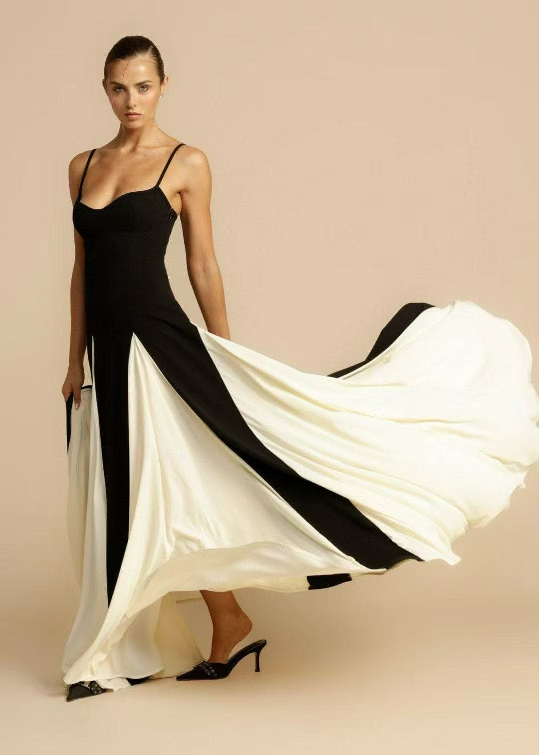 C18246 Item number: 20263978 Zimmermann* New model, mixed-color pleated, flowing dress with a cool vest-style design. Long dress, black color, sizes S-XL. [Size S: elasticity at the bust – 76; length – 137; weight – 0, 855kg] — image 3