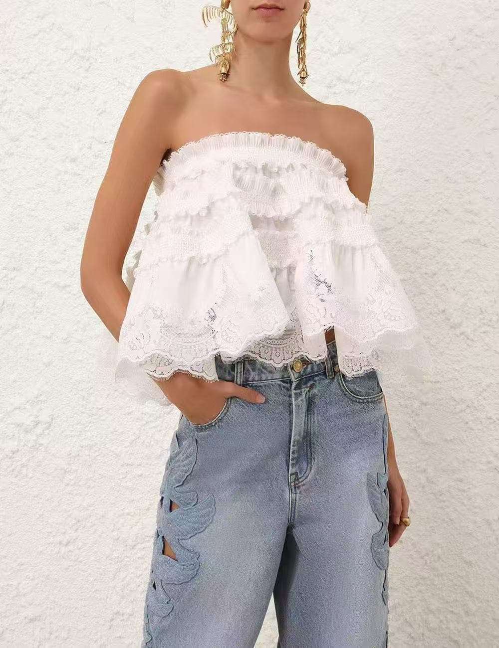 C18220 Item number: 20263979 Zimmermann* New design, lace and ruffled sweet doll-style bra strap A-shaped top. Colors: white, black. S-XL sizes available. [S size: chest circumference 66; length 43; weight 0, 490kg] — image 1