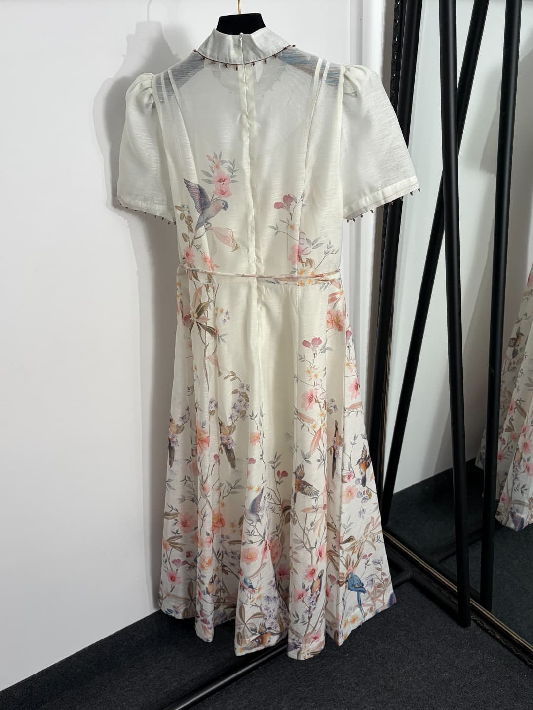 C18366 Item No. 20264276 Zimmermann* New model, with colored bird and flower patterns, tassels and beads, waist-cinching high collar short-sleeve dress. Long dress, with undergarments, in beige, pink, beige-yellow colors. S-XL sizes. [Size M: bust 84, len — image 5
