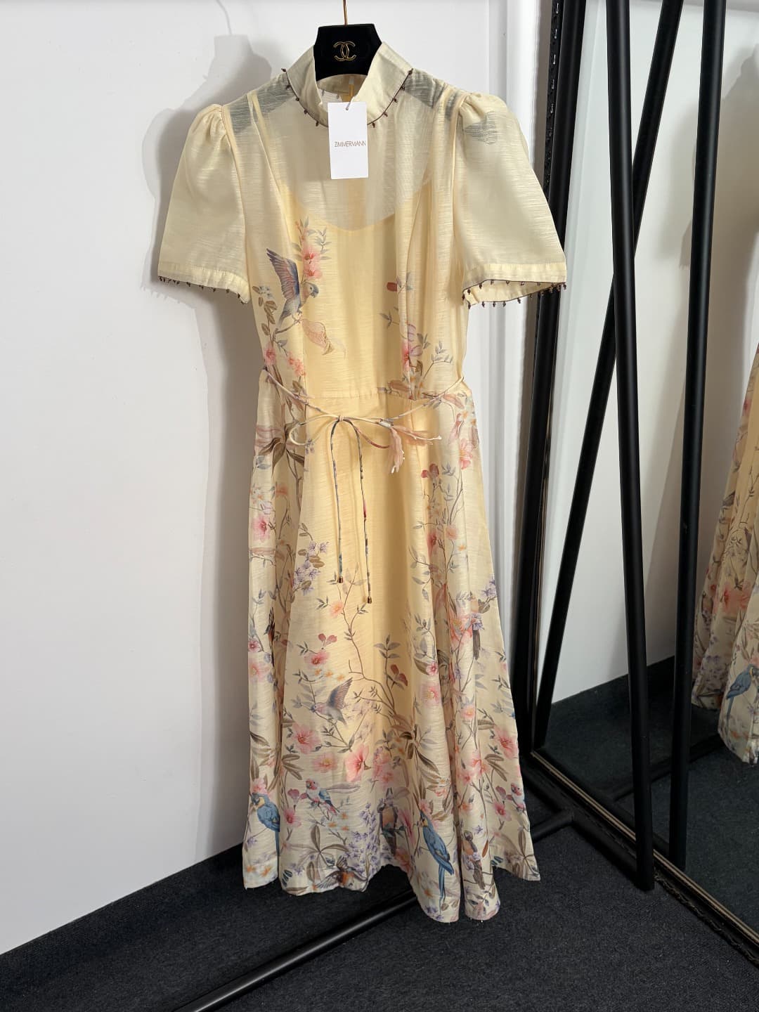 C18365 Style number 20264276 Zimmermann* New model: Colorful bird and flower print, tasseled beads, waist-cinching stand-up collar short-sleeve dress. Long dress with undergarments, in beige, pink, and beige-yellow colors. S-XL sizes. [Size M: Chest circu — image 5