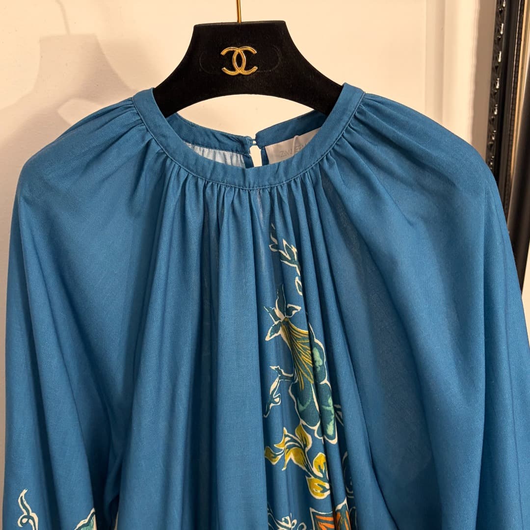 C18373 Item number: 20264253 Zimmermann* New model, floral print, drawstring, waist-cinching, long-sleeved dress with short skirt, blue color, S-XL sizes. [Size M: bust measurements 124, 68; length 92; weight 0, 605kg] — image 2