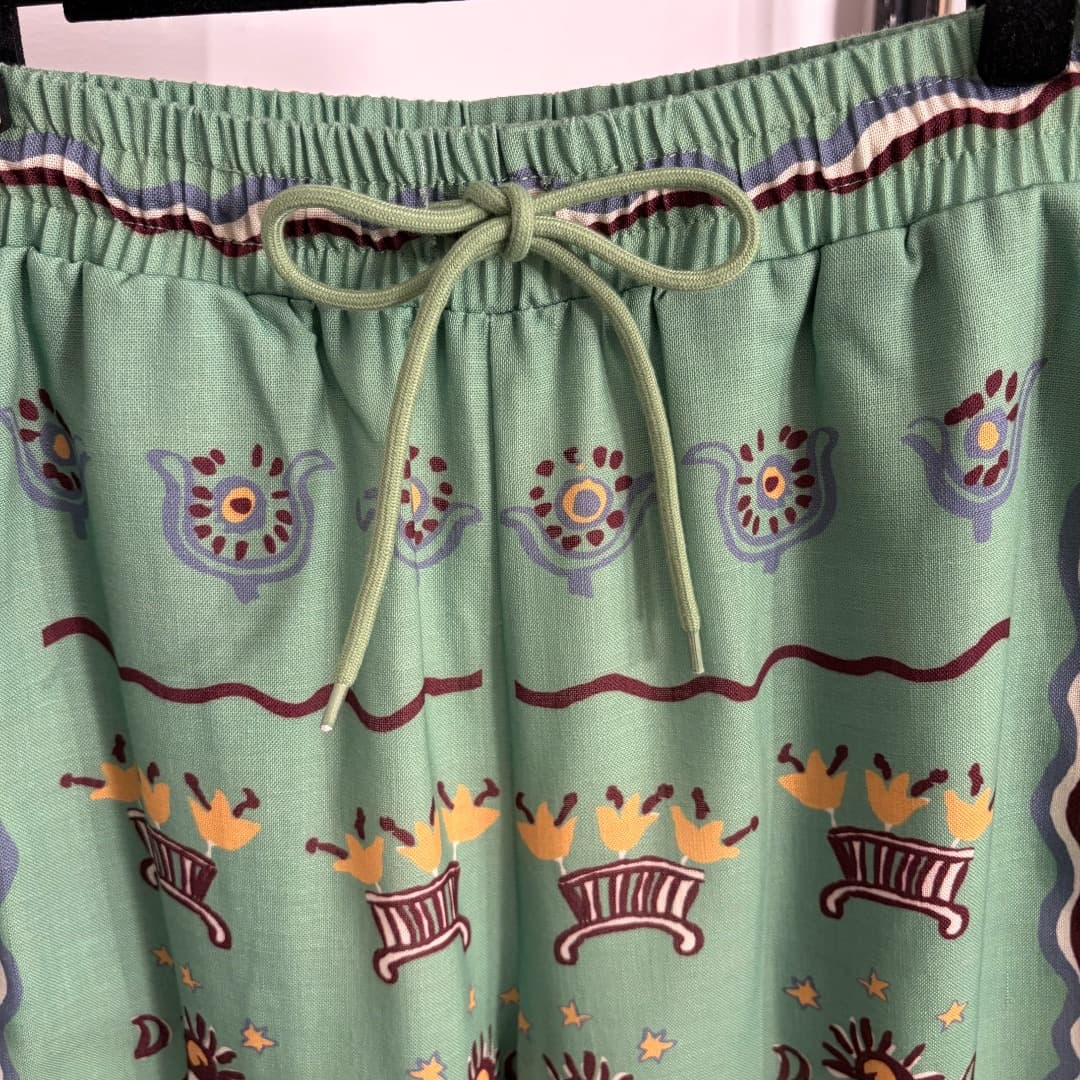 C18368 Item number: 20264259 Zimmermann* New linen set: cute pattern printed short-sleeved shirts + elastic waist wide-leg pants, green color, S-XL sizes. [Size M: shoulder width 40, bust size 110, sleeve length 28, overall length 70; waist size 70, elast — image 6