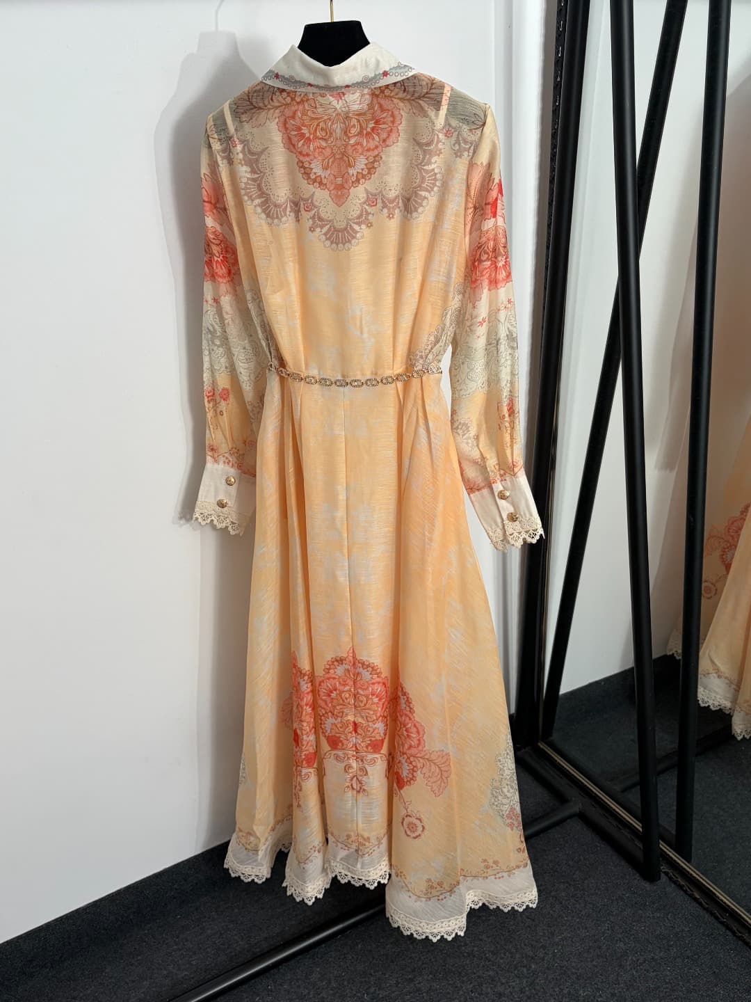 C18360 Item number: 20264302 Zimmermann* New model. Diamond-encrusted chain belt. Elegant lace-trimmed long-sleeved shirt dress with a undergarment, in light orange, purple, and green colors. S-XL sizes. [Size M: bust 86, length 96; shoulder width 38, bus — image 4