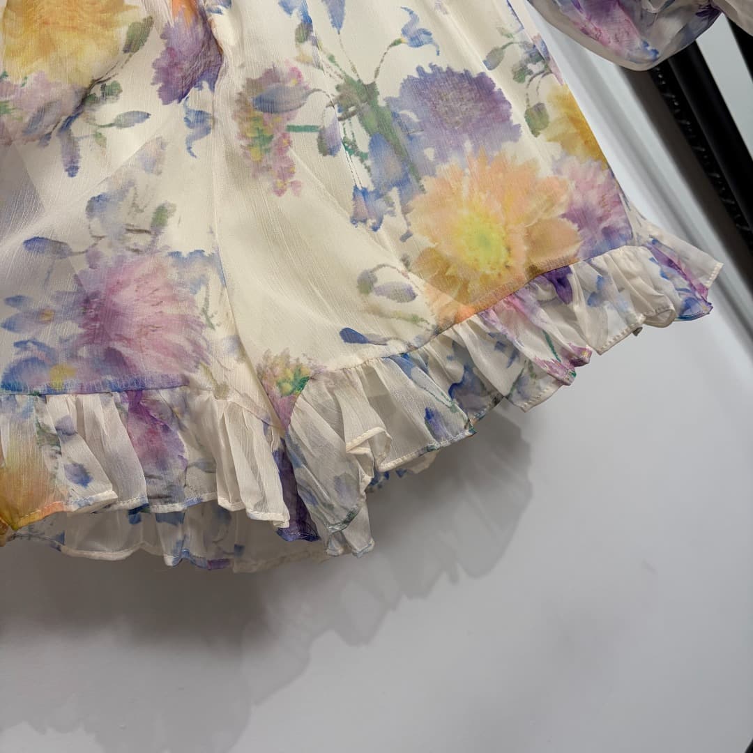 C18350 Item number: 20264424 Zimmermann* New model. Colorful floral print, stand-up collar, waist-curving, long-sleeved one-piece shorts. Apricot color, S-XL sizes. [S size: bust circumference 92, waist circumference 62; elasticity, sleeve length 72, over — image 6