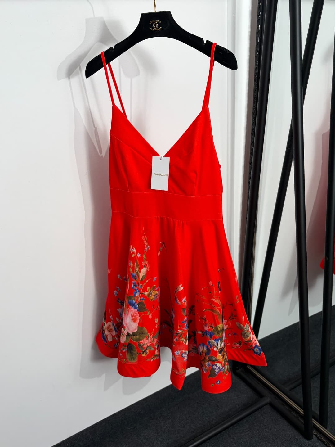 C18352 Item number: 20264403 Zimmermann* New model, colored flower print, elegant V-neck with straps dress. Short skirt, red color, S-XL sizes. [Size M: Waist 82 with elastic, waistline 72 with elastic, length 85; Weight: 0, 490kg] — image 1