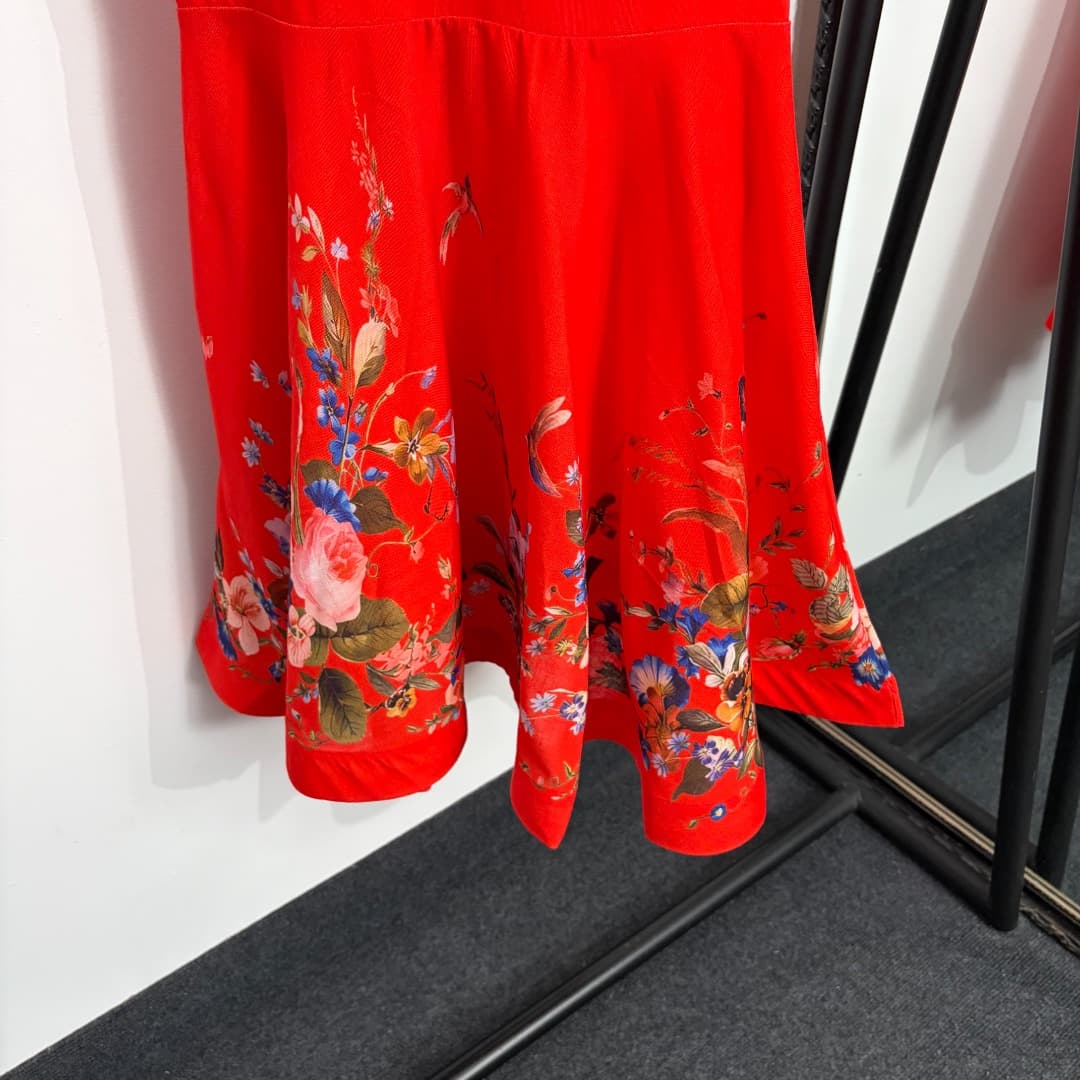 C18352 Item number: 20264403 Zimmermann* New model, colored flower print, elegant V-neck with straps dress. Short skirt, red color, S-XL sizes. [Size M: Waist 82 with elastic, waistline 72 with elastic, length 85; Weight: 0, 490kg] — image 3