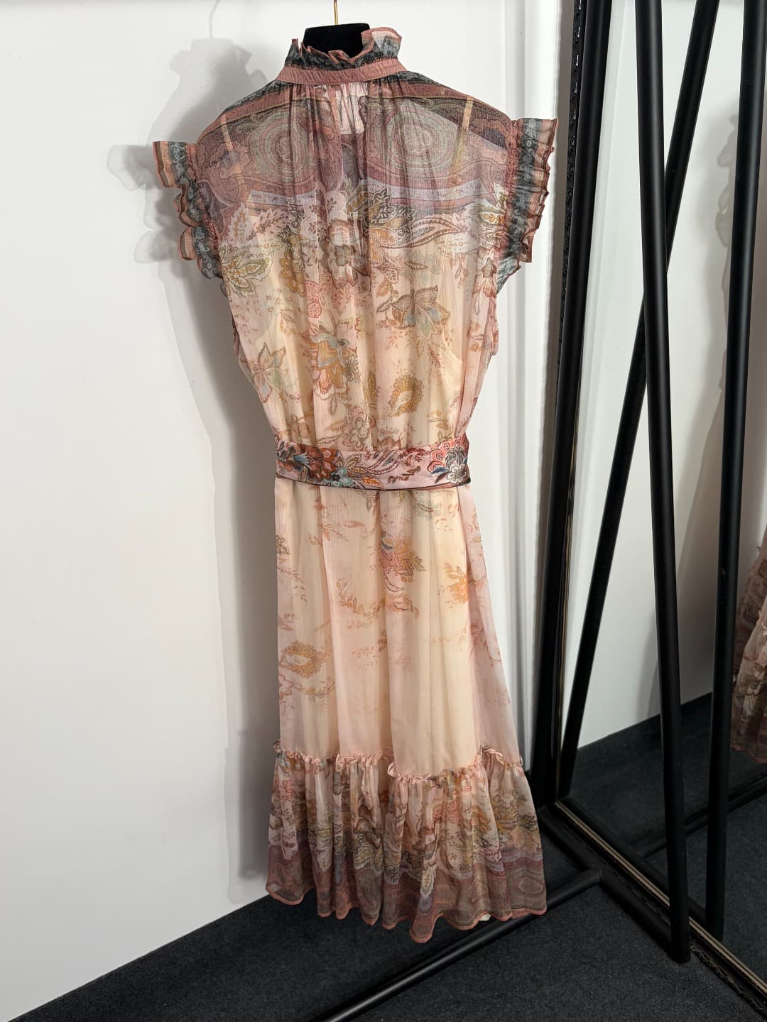 C18353 Style number 20264402 Zimmermann* Vintage/retro pattern print,木耳 collar, fluttering sleeves with belt, back and middle attached, dress with straps, apricot color, S-XL. [Size M: bust 92, length 105; bust 142, length 123; weight: 0, 375kg] — image 7