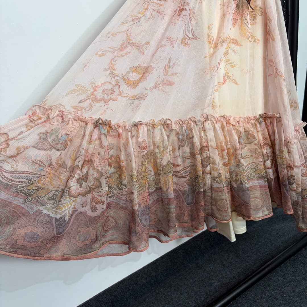 C18353 Style number 20264402 Zimmermann* Vintage/retro pattern print,木耳 collar, fluttering sleeves with belt, back and middle attached, dress with straps, apricot color, S-XL. [Size M: bust 92, length 105; bust 142, length 123; weight: 0, 375kg] — image 6