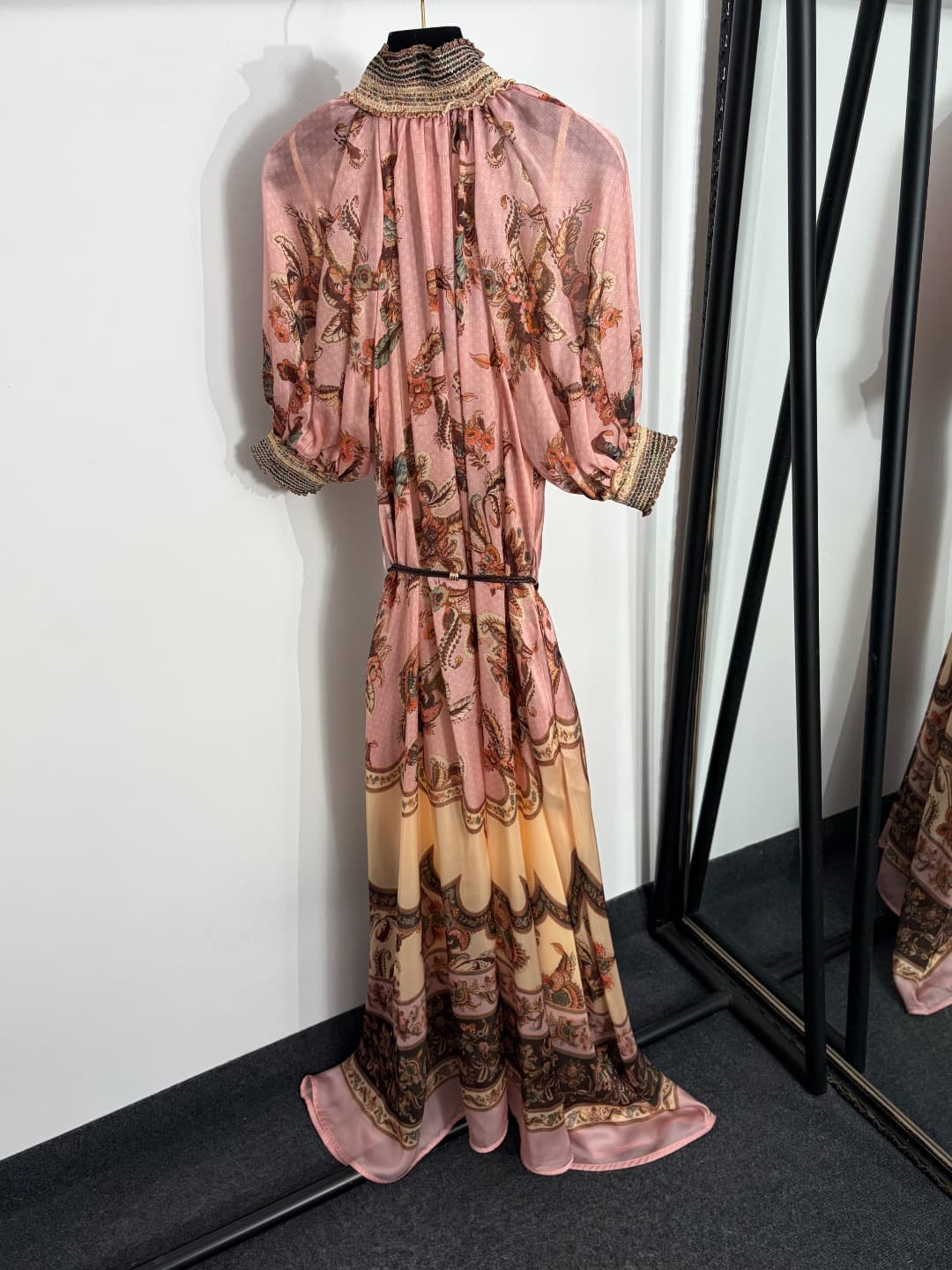 C18355 Size 20264396 Zimmermann* Vintage/retro flower print, tiered waist-trimming lantern short-sleeve dress. Long dress with underbanding, pink color, S-XL. [M size: bust 92, length 101; bust 112, sleeve length 45, overall length 138; weight: 0.500kg] — image 7