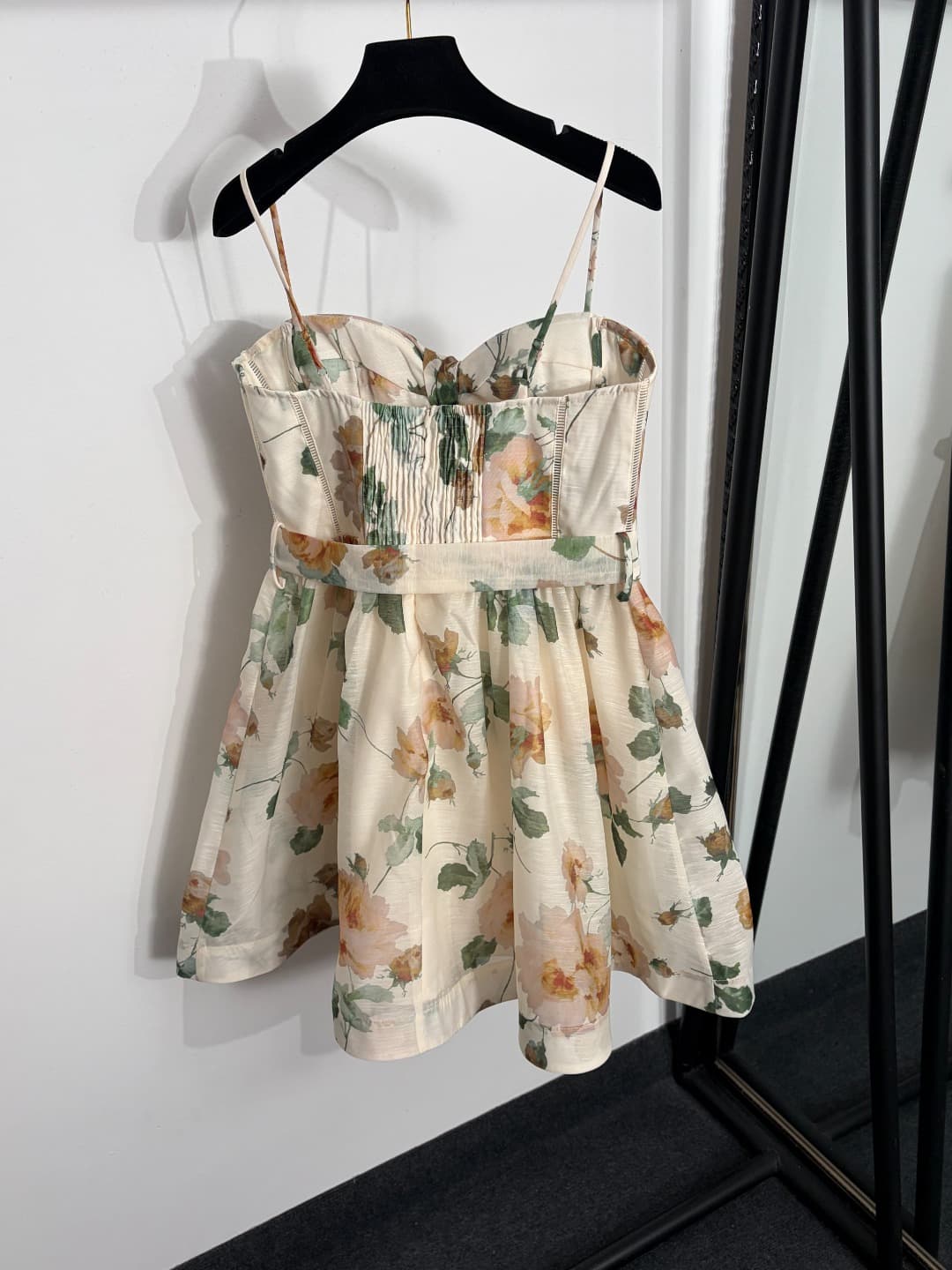 C18335 Style code: 20264579 Zimmermann* New model, elegant design with floral prints and straps. Cut for a waist-cinching halter dress. Short skirt, apricot color, black, S-XL sizes. [Size M: Elasticity of bust: 82; Elasticity of waist: 80; Length: 74; We — image 5