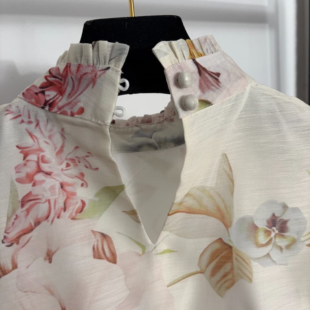 C18341 Style code: 20264537 Zimmermann*. New set: floral-print short top with a stand-up collar and long sleeves + frilly short skirt. Color: white. S-XL sizes. [Size M: shoulder width 37, bust size 94, sleeve length 64, overall length 42; waist size 70,  — image 4