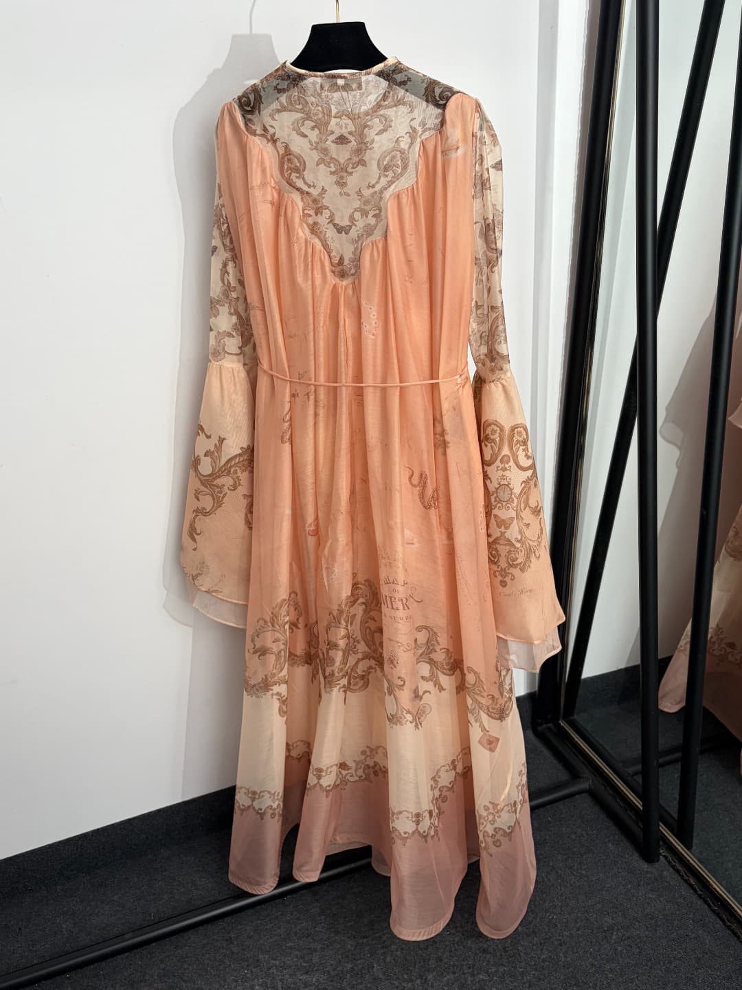 C18326 Item number 20264606 Zimmermann* Vintage/retro elegant print irregular喇叭 long-sleeved dress. Long dress, pink, S-XL. [L size: bust 124, sleeve length 77, overall length 136; weight: 0, 465kg] — image 7