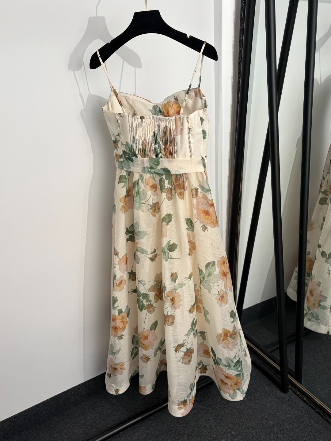 C18323 Item number: 20264682 Zimmermann* New model, elegant style, linen fabric with floral patterns. Belted, waist-cinching, bustier dress in beige color. S-XL sizes available. [S size: Elasticity of bust: 78; elasticity of waist: 72; length: 115; Weight — image 6
