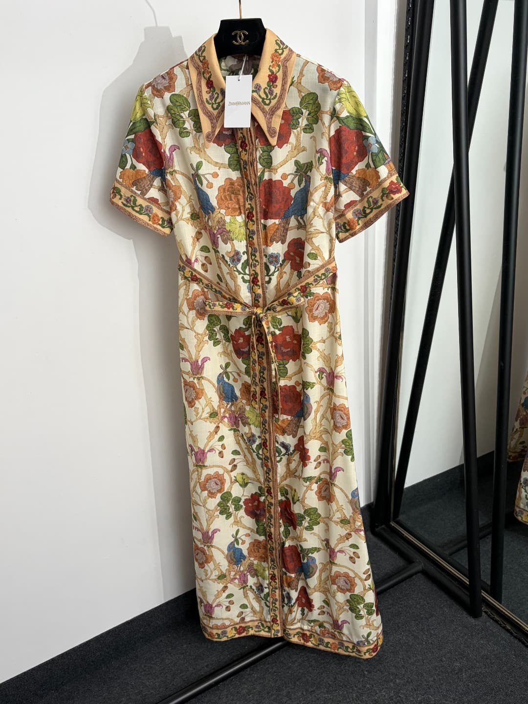 C18319 Style number 20264694 Zimmermann* New model. Floral print, belted, fitted short-sleeve shirt dress. Long dress, beige color, S-XL sizes. [Size M: Shoulder width 40, bust size 106, sleeve length 22, overall length 138; Weight: 0, 460kg] — image 1