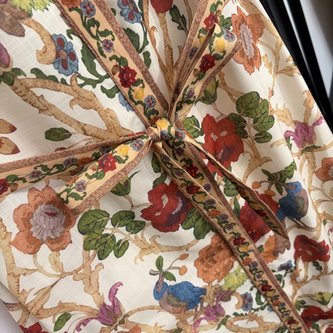 C18319 Style number 20264694 Zimmermann* New model. Floral print, belted, fitted short-sleeve shirt dress. Long dress, beige color, S-XL sizes. [Size M: Shoulder width 40, bust size 106, sleeve length 22, overall length 138; Weight: 0, 460kg] — image 4