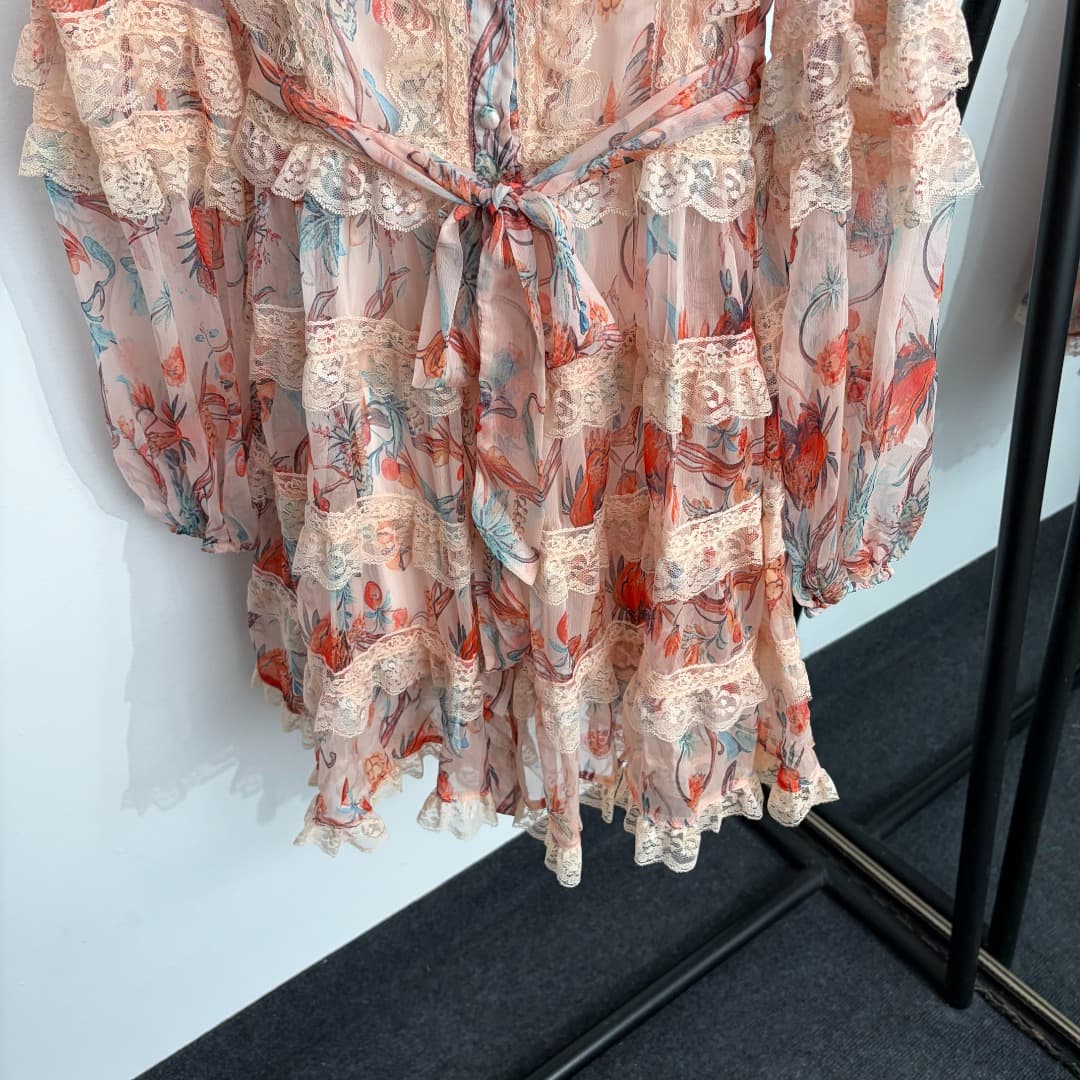 C18289 Style number 20264731 Zimmermann* New design, French-style elegant floral print, lace and pleat trim, waist-length dress with short skirt, lined with straps, pink, black, S-XL. [Size M: bust 90, length 69; shoulder width 37, bust 100, waist 82, sle — image 3