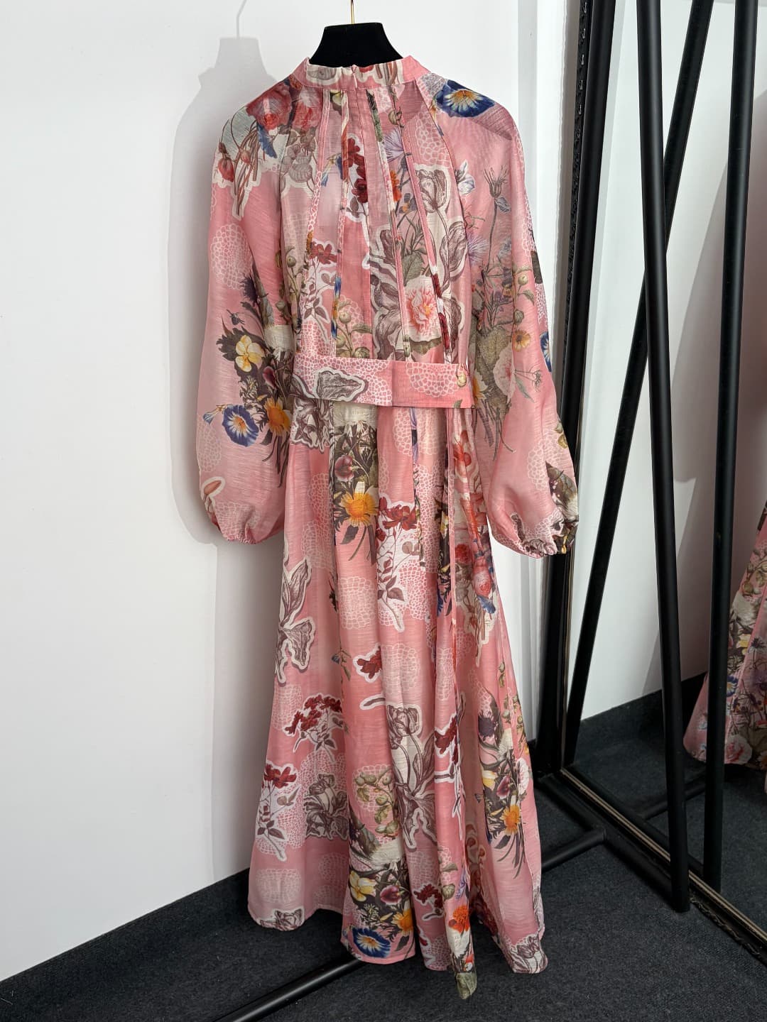 C18318 Style number 20264732 Zimmermann* New model: Elegant floral print with straps, high-waisted lantern-style long-sleeved dress. The dress is lined with straps; colors: pink, orange. S-XL sizes available. [Size M: Chest circumference 90, Length 96; Ch — image 6