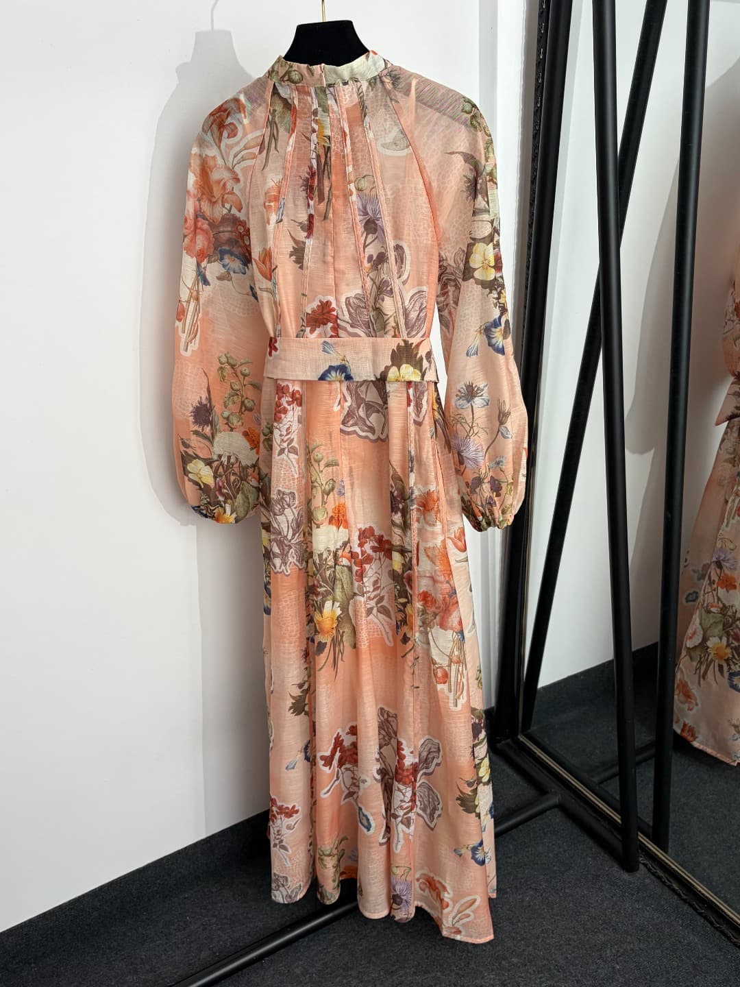 C18317 Item number: 20264732 Zimmermann* New model – A-line dress with floral patterns and suspenders, cinched at the waist. Long sleeves. Colors: pink, orange. S-XL sizes. [Size M: Chest circumference 90, Length 96; Chest circumference 90, Waist circumfe — image 2