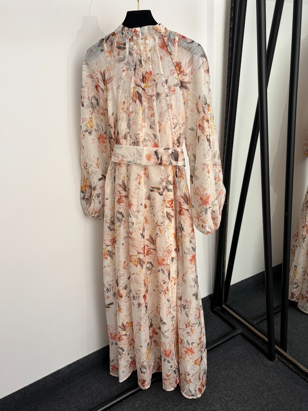 C18307 Item number: 20264824 Zimmermann* New model, elegant style, with colorful flower prints and ties at the waist. Long dress, beige color, with a lining of straps. S-XL sizes. [Size M: Chest circumference 90, length 96; Chest circumference 96, waist c — image 6