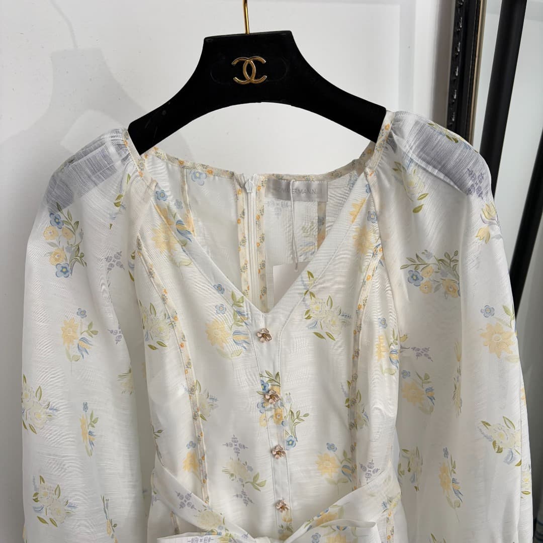 C18306 Item number: 20264825 Zimmermann* New model, fresh and elegant, with floral prints, V-neck, belt, waist-catching, long-sleeved dress. Long dress, with undergarments, white color, S-XL sizes. [Size M: bust 88, length 92; bust 90, waist 80, sleeve le — image 2