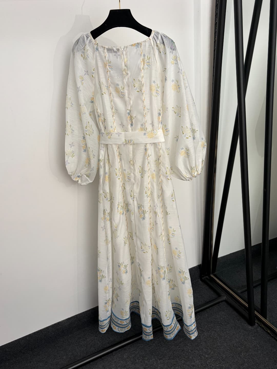 C18306 Item number: 20264825 Zimmermann* New model, fresh and elegant, with floral prints, V-neck, belt, waist-catching, long-sleeved dress. Long dress, with undergarments, white color, S-XL sizes. [Size M: bust 88, length 92; bust 90, waist 80, sleeve le — image 6