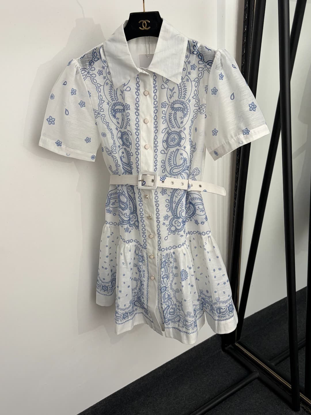 C18304 Size 20264827 Zimmermann* Vintage/retro pattern print short-sleeve shirt dress with skirt, belt, suspender lining, white, S-XL. [Size M: bust 88, length 65; shoulder width 37, bust 94, sleeve length 25, skirt length 90; weight: 0, 390kg] — image 1
