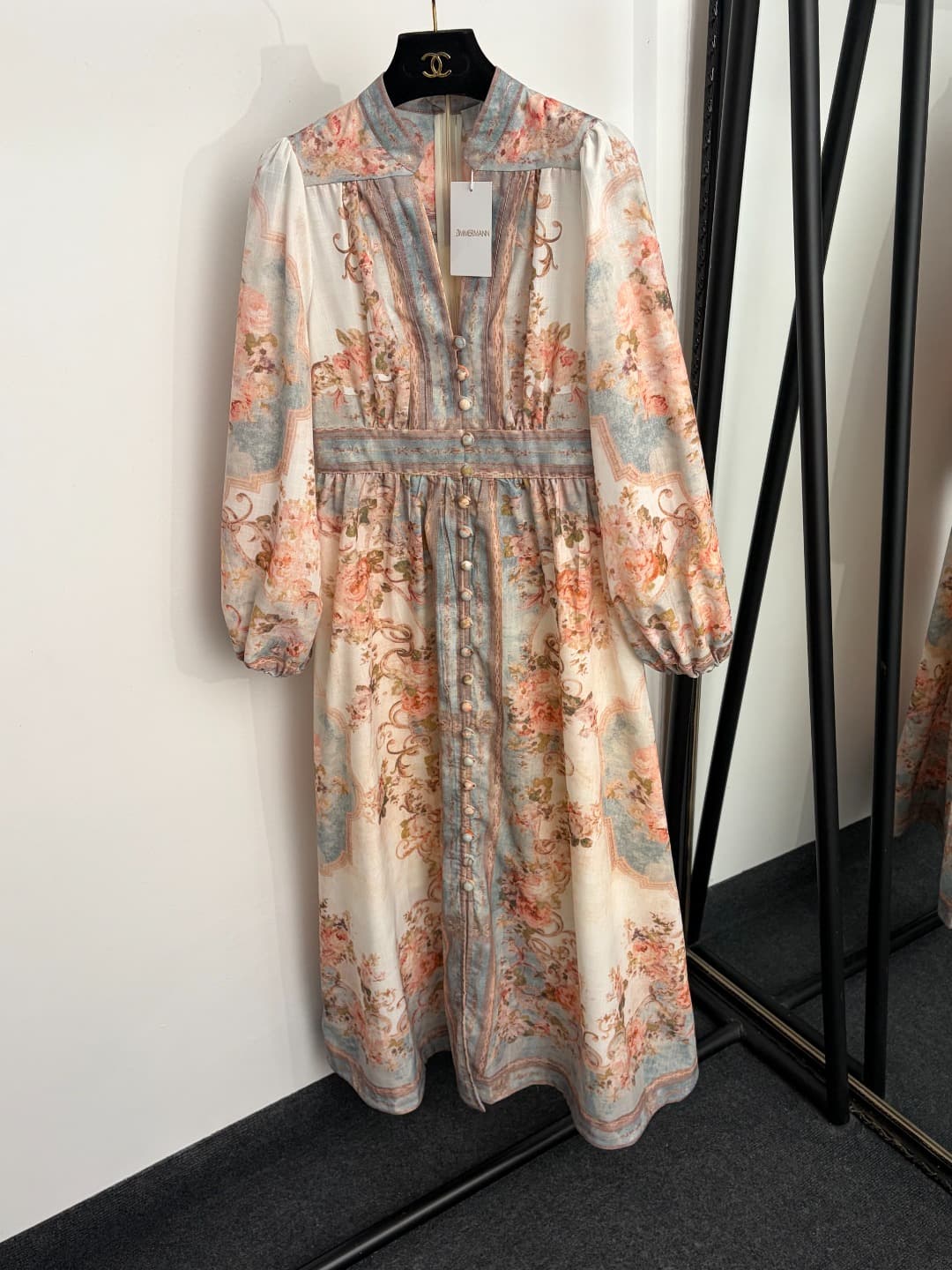 C18303 Style number 20264828 Zimmermann* New model – Elegant resort-style dress with print, long-sleeved V-neck gown. Long dress, beige color, sizes S-XL. [Size M: Bust 84, waist 72, sleeve length 59, overall length 128; Weight: 0, 580kg] — image 1