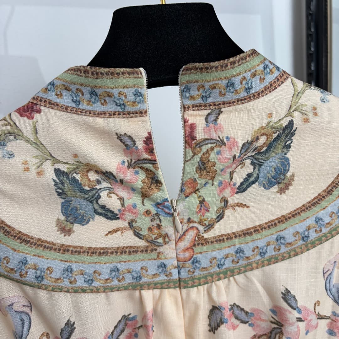 C18300 Item number: 20264837 Zimmermann* New model, resort-style floral print, V-neck, waist-curving, long-sleeved dress. Long dress, beige color, S-XL sizes. [Size M: Bust 94, waist 80, sleeve length 61, overall length 138; Weight: 0, 665kg] — image 8