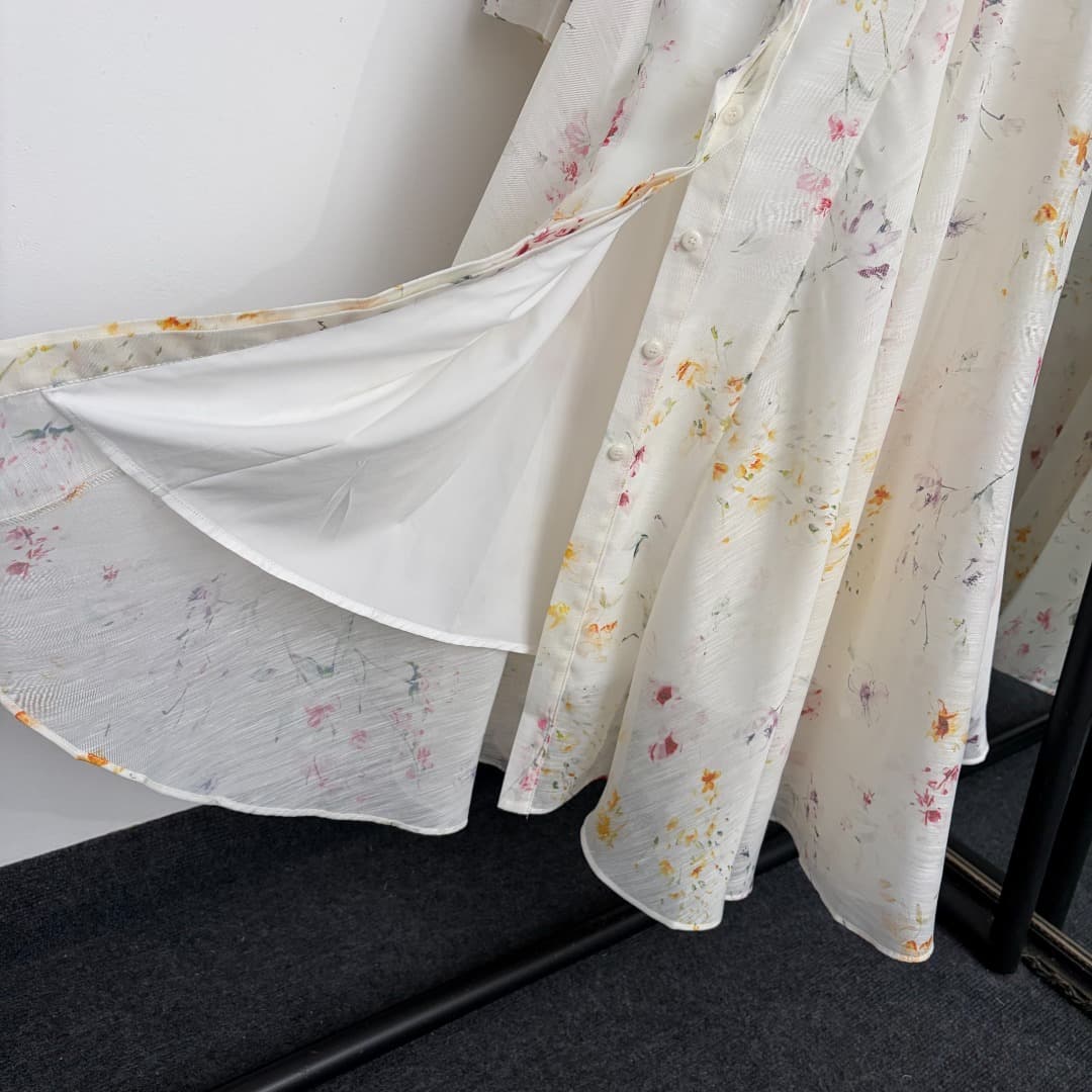 C18298 Item number: 20264840 Zimmermann* New model, elegant style with print and belted, waist-cinching long-sleeved dress. Long dress, beige color, S-XL size. [Size M: bust circumference 92, waist circumference 88, sleeve length 68, overall length 127; W — image 6