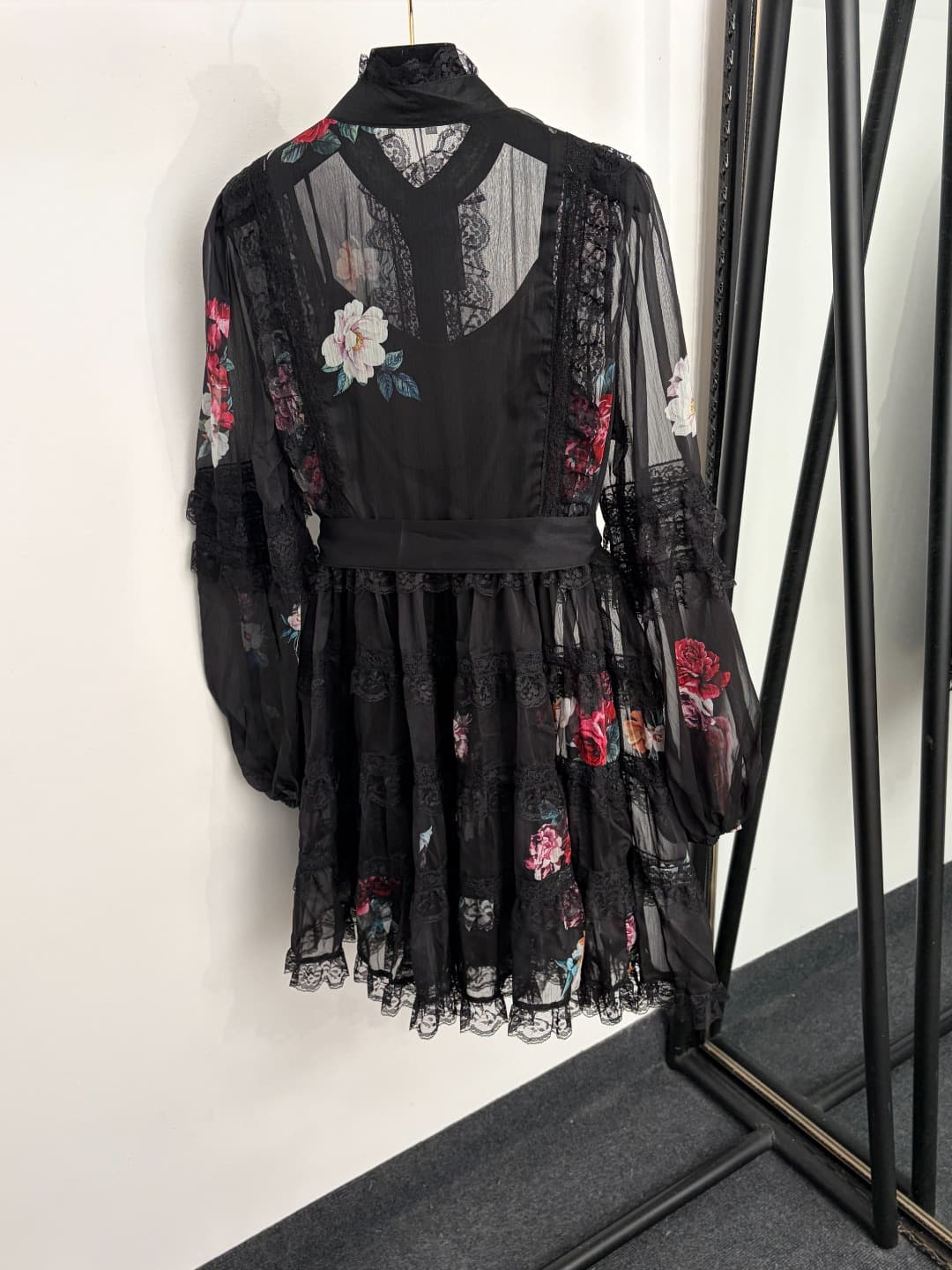 C18288 Style code: 20264731 Zimmermann* New model – French-style elegant floral print, lace and ruching on the waist, short skirt with straps, available in pink and black sizes S-XL. [Size M: bust 90, length 69; shoulder width 37, bust 100, waist 82, slee — image 3