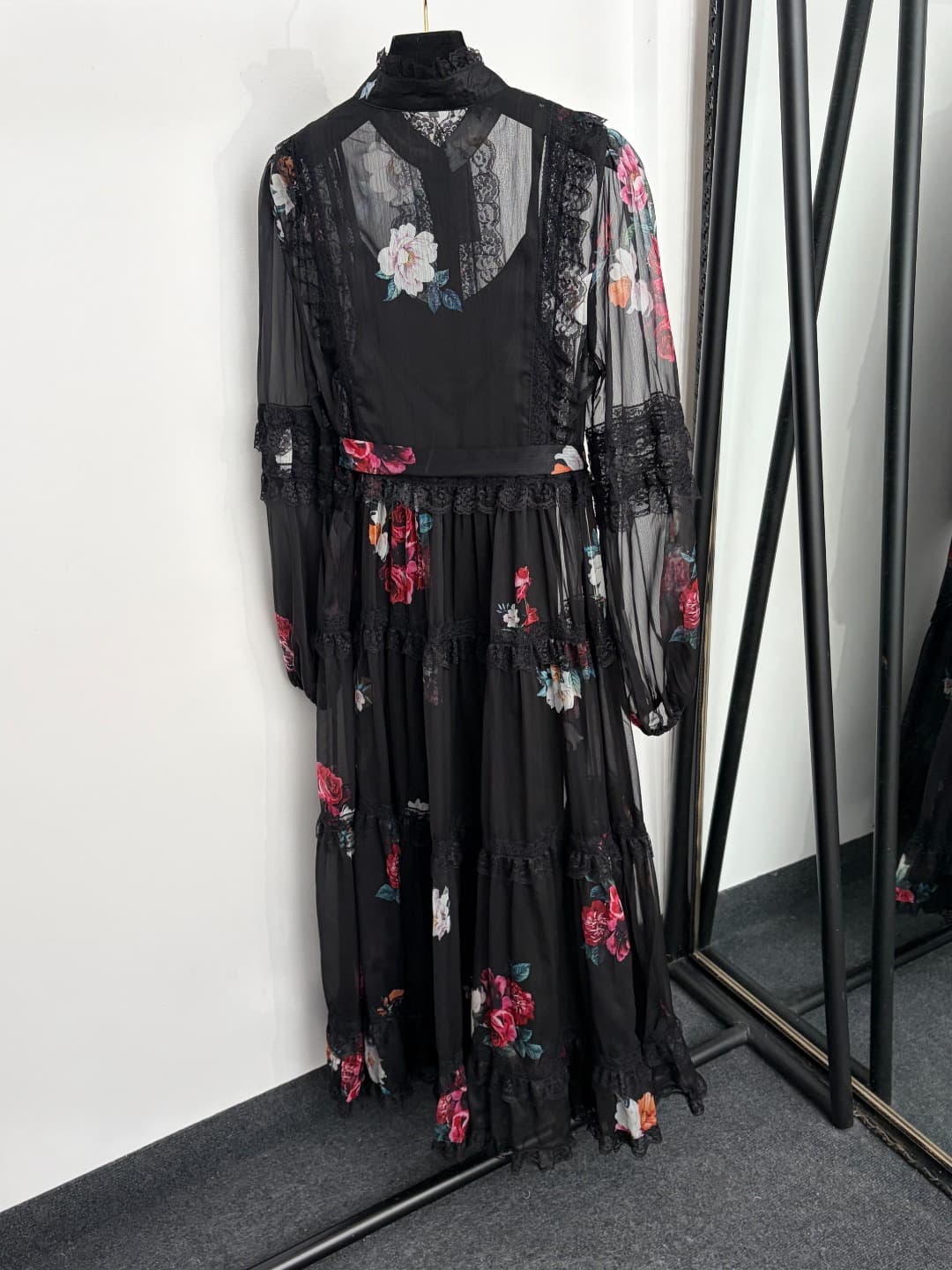C18290 Style code: 20264730 Zimmermann* New model – French-style elegant floral print, lace and ruching on the waist, long skirt with straps for the inner layer. Colors: pink, black. S-XL sizes. [Size M: Chest circumference 88, skirt length 94; shoulder w — image 3