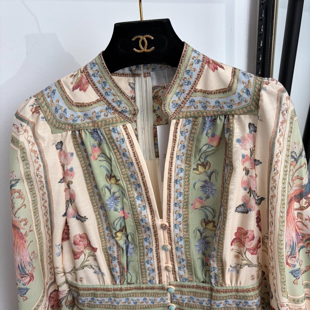 C18284 Style number 20264910 Zimmermann* Vintage/retro floral phoenix bird print V-neck long waist sleeve dress, green color, S-XL. [Size M: Chest circumference 86, waist circumference 70, sleeve length 60, overall length 92; Weight: 0, 490kg] — image 2