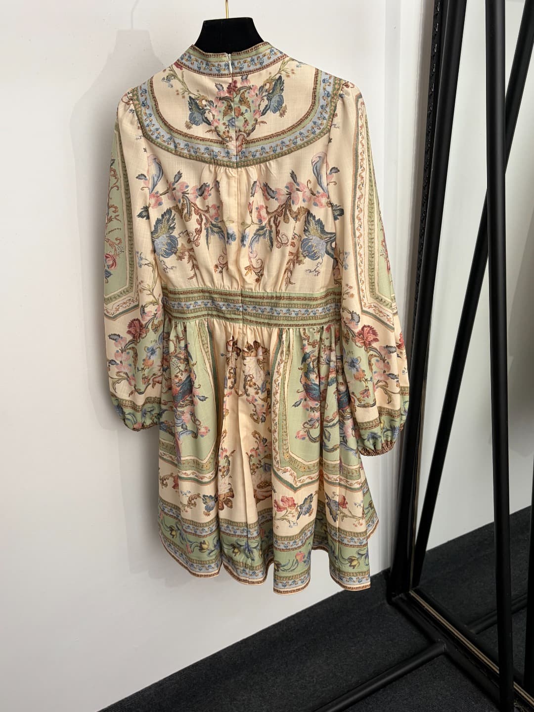 C18284 Style number 20264910 Zimmermann* Vintage/retro floral phoenix bird print V-neck long waist sleeve dress, green color, S-XL. [Size M: Chest circumference 86, waist circumference 70, sleeve length 60, overall length 92; Weight: 0, 490kg] — image 6