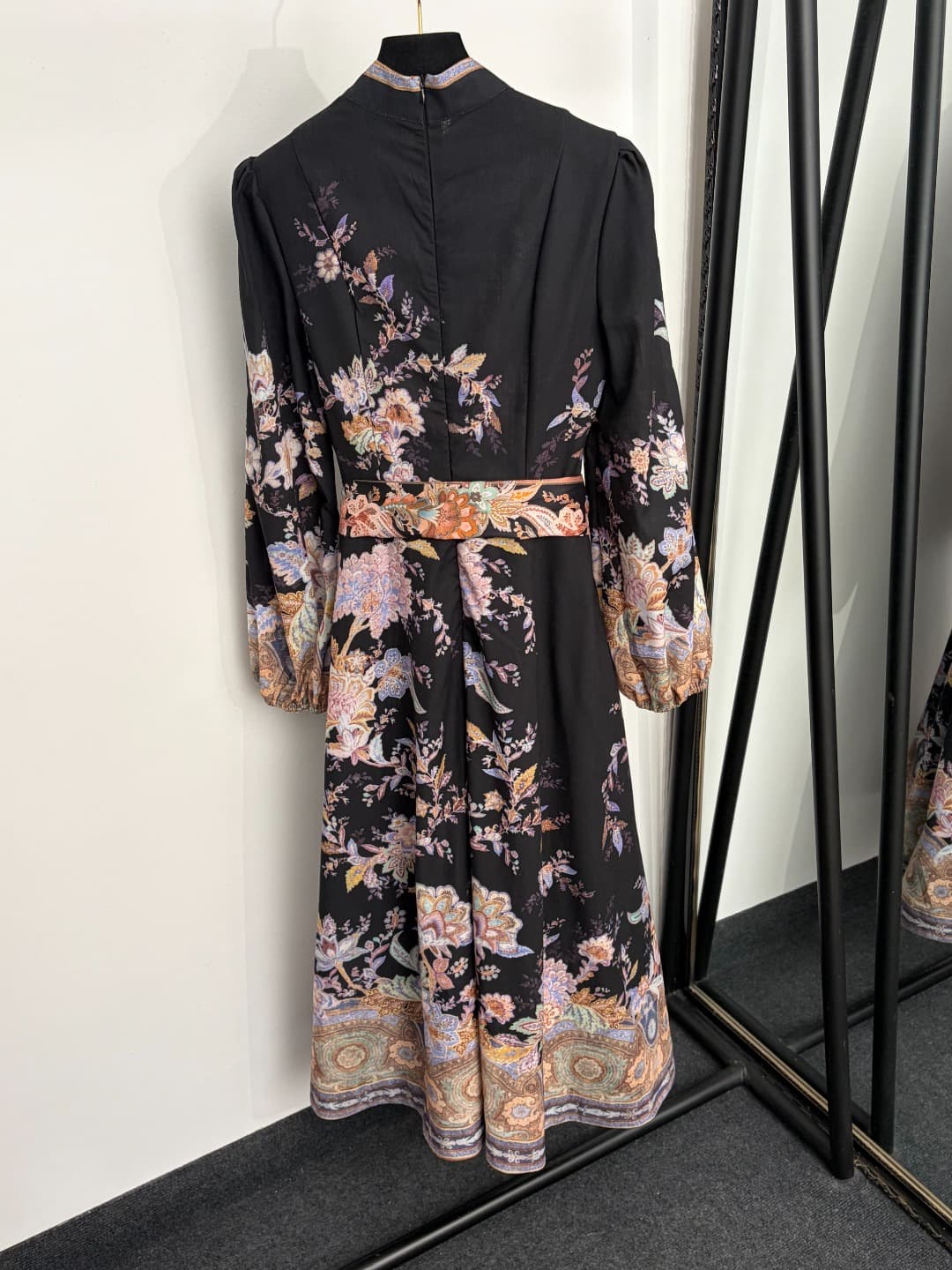 C18279 Style number 20265039 Zimmermann* Vintage/retro style, floral print, waist-catching long sleeves dress. Long dress, black, S-XL. [S size: bust 86, waist 68, sleeve length 63, overall length 124; Weight: 0, 665kg] — image 6