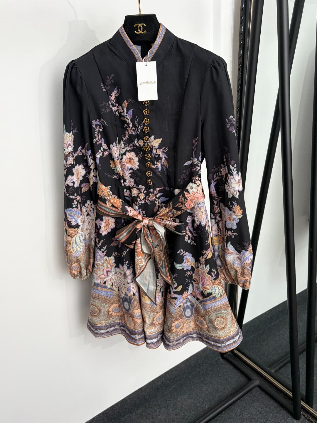 C18278 Size code: 20265040 Zimmermann* Vintage/retro style, floral print, waist-catching long-sleeved dress. Short skirt, black, S-XL. [S size: bust 86, waist 68, sleeve length 63, full length 93; weight: 0, 510kg] — image 1