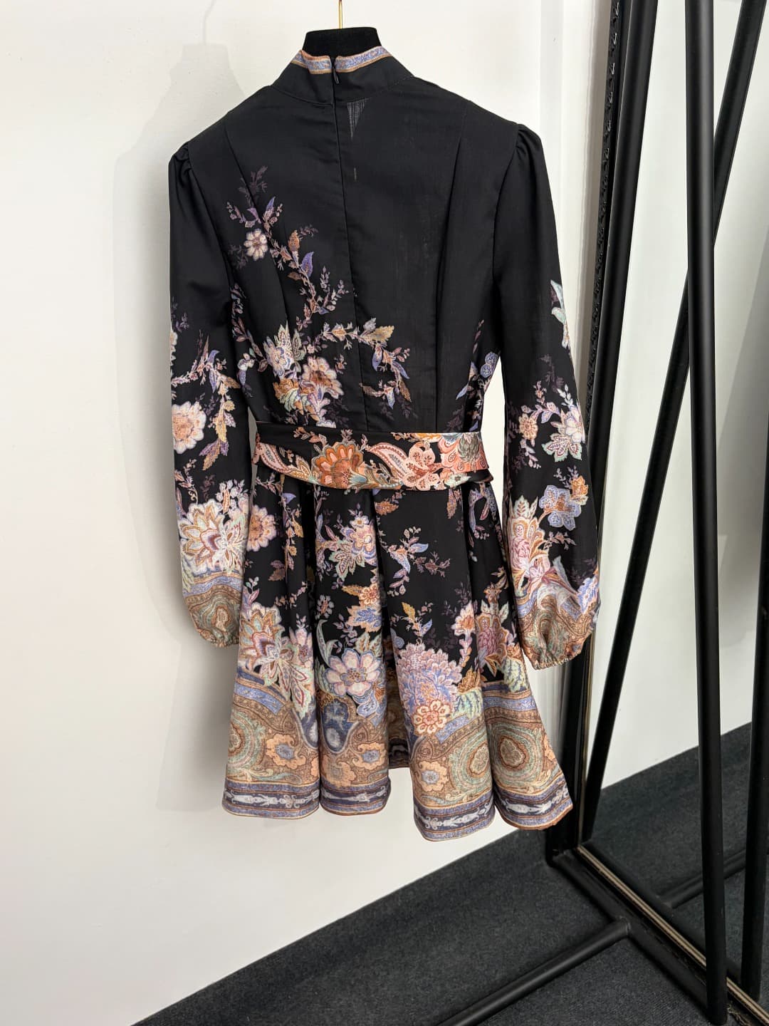 C18278 Size code: 20265040 Zimmermann* Vintage/retro style, floral print, waist-catching long-sleeved dress. Short skirt, black, S-XL. [S size: bust 86, waist 68, sleeve length 63, full length 93; weight: 0, 510kg] — image 6