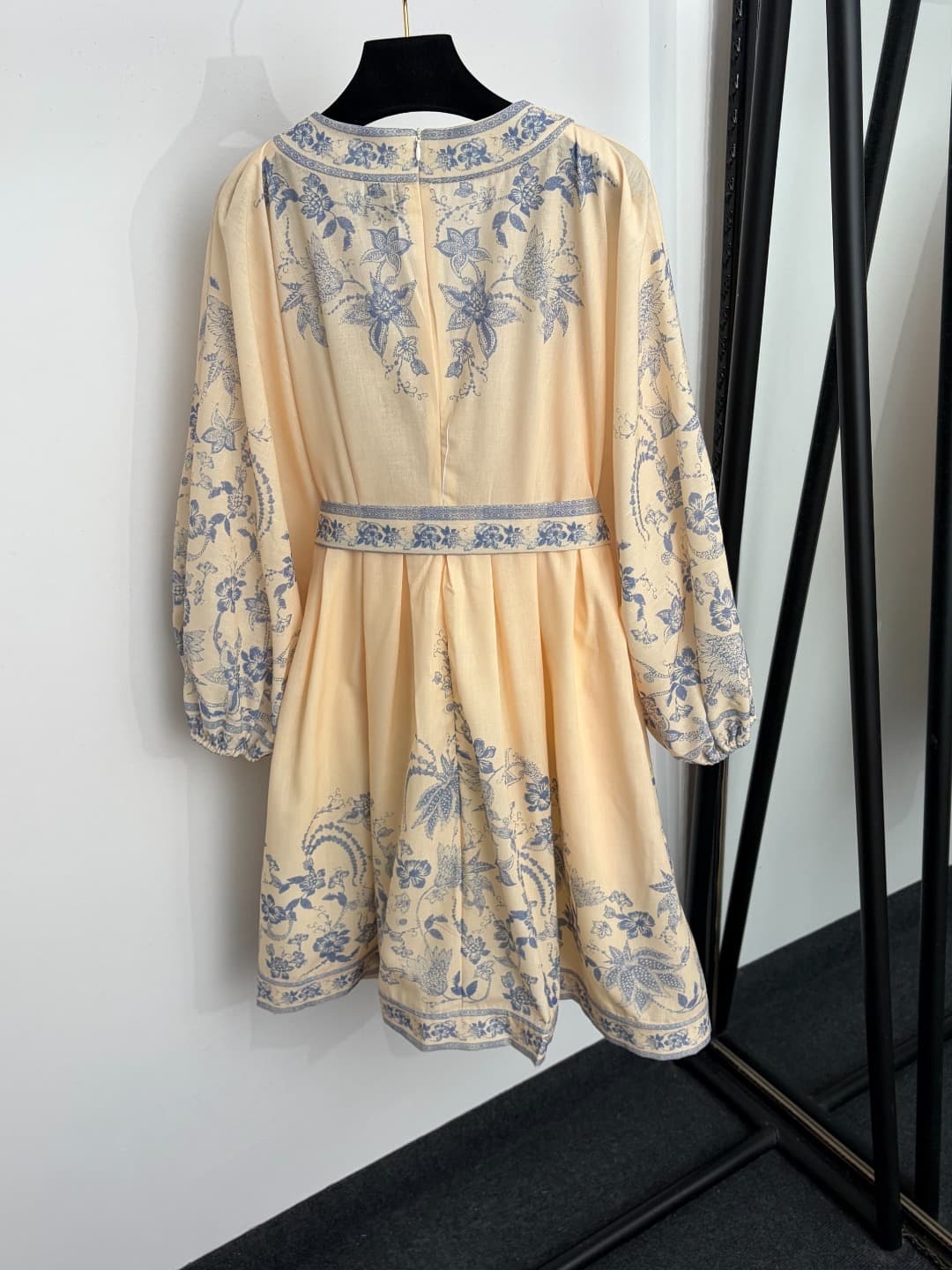C18270 Style number 20265113 Zimmermann* New model: Peacock flower print, vacation-style V-neck, belted mid-length sleeves dress. Color: beige. S-XL sizes. [L size: Chest circumference 96, waist circumference 86, sleeve length 59, overall length 92; Weigh — image 7