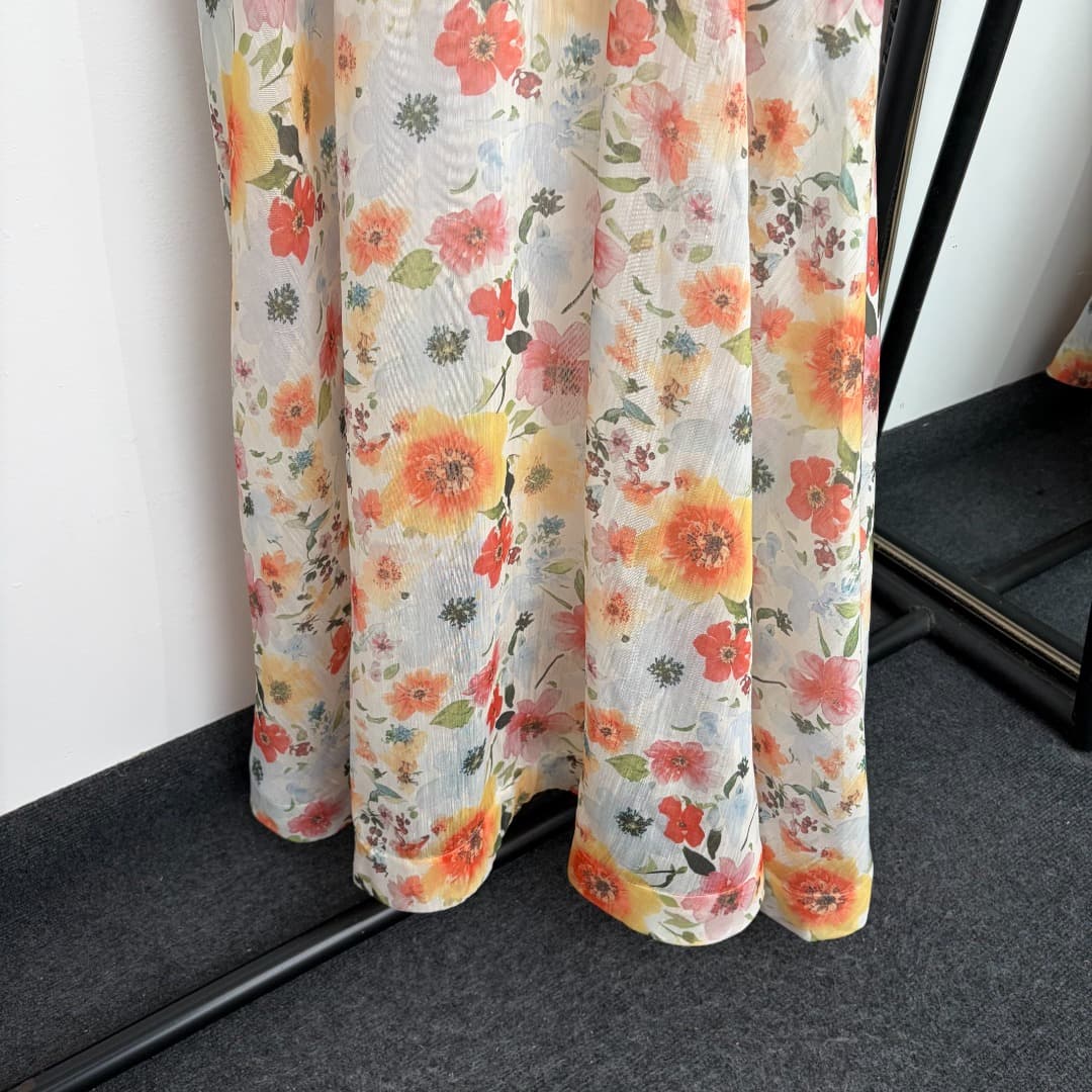 C18266 Style No. 20265277 Zimmermann* New model: vacation-themed dress with floral prints, straps, waist-cinching, halter neckline. Long dress, white color, sizes S-XL. [Size S: Elasticity at chest area 80; elasticity at waist 68; length 126; Weight 0, 53 — image 3