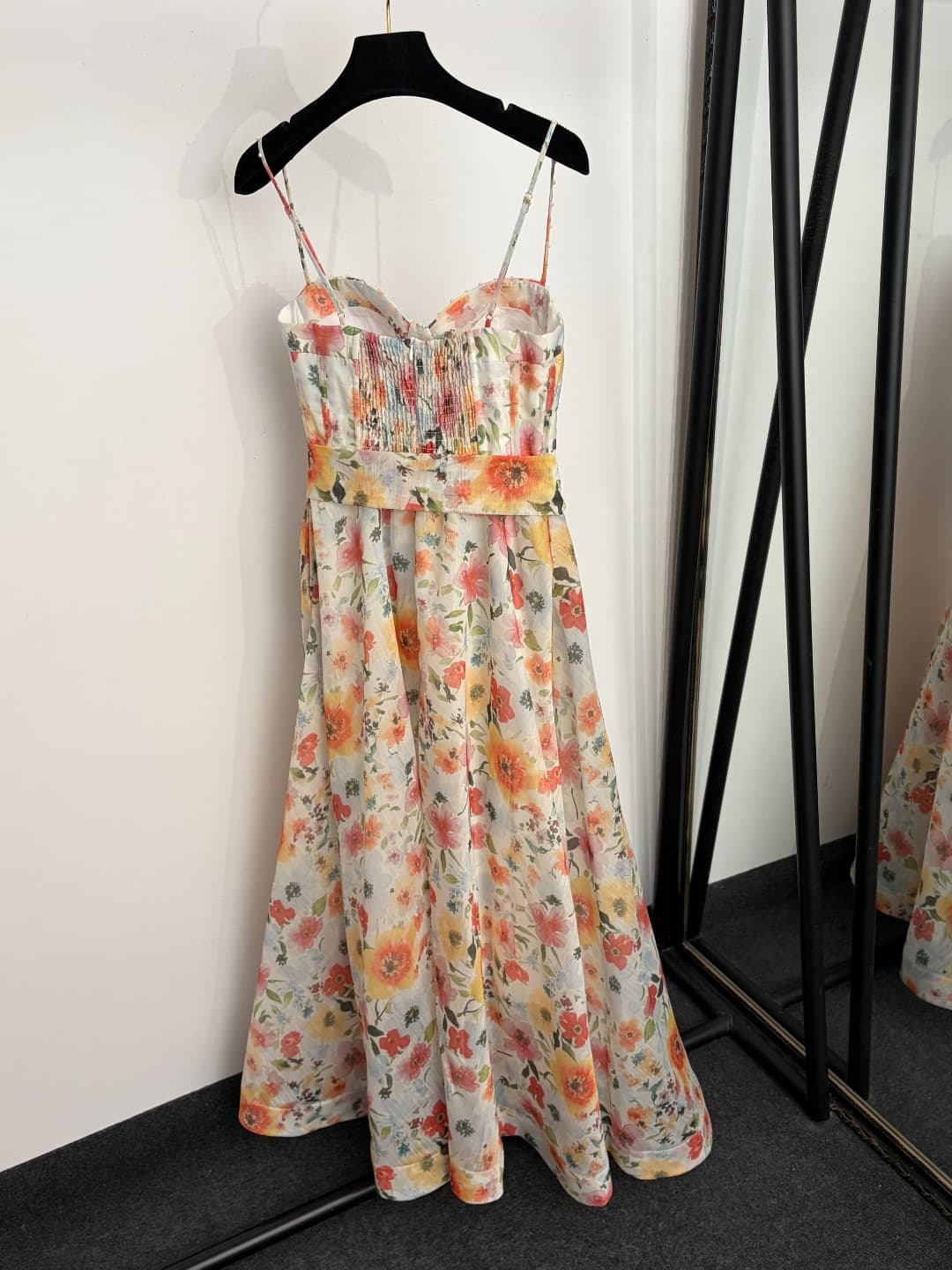 C18266 Style No. 20265277 Zimmermann* New model: vacation-themed dress with floral prints, straps, waist-cinching, halter neckline. Long dress, white color, sizes S-XL. [Size S: Elasticity at chest area 80; elasticity at waist 68; length 126; Weight 0, 53 — image 6