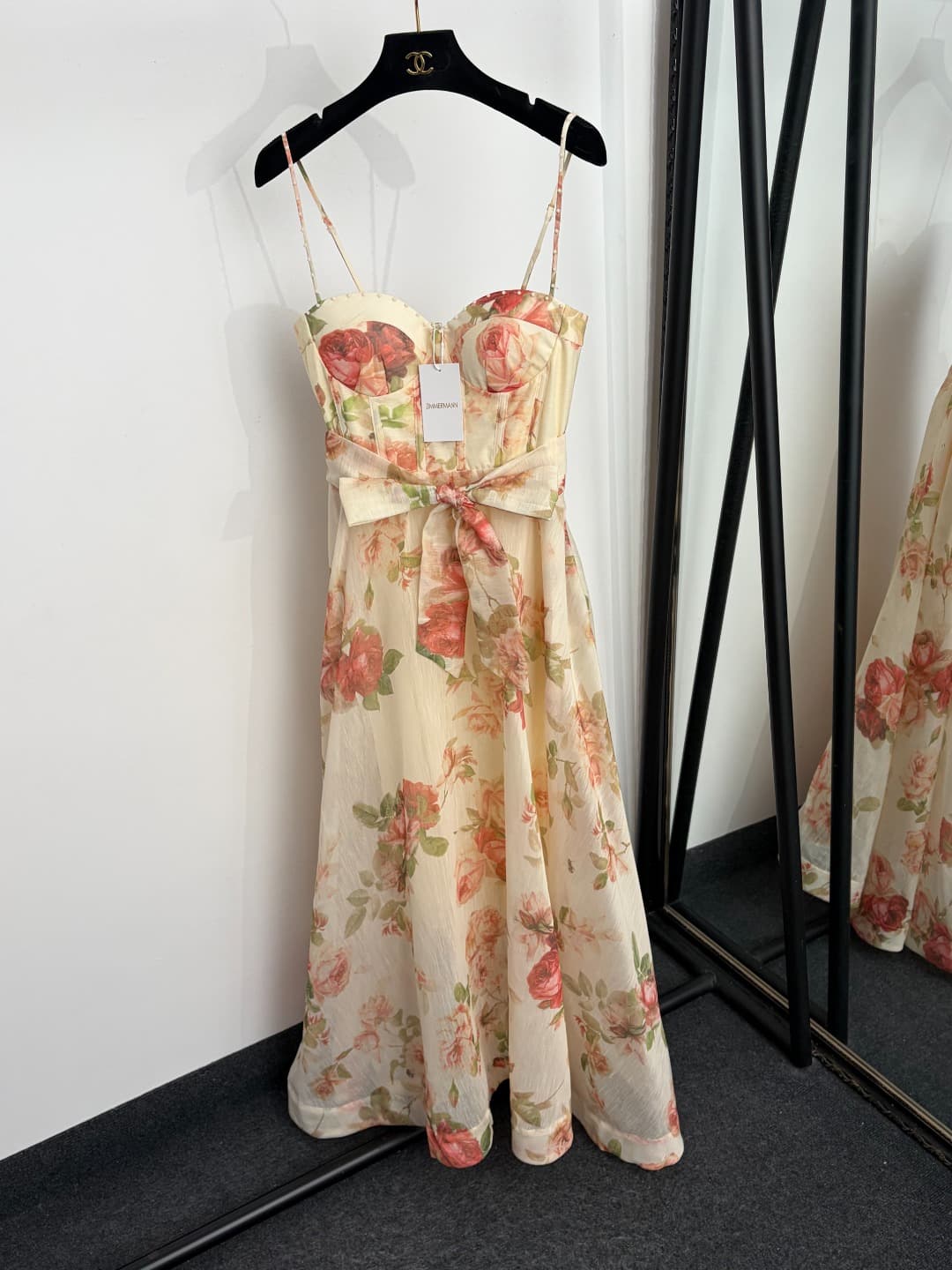 C18265 Item No. 20265278 Zimmermann* New style vacation-themed dress with rose print straps, waist-cinching halter bodice. Long dress, beige color, S-XL sizes. [S size: elasticated bustband 80, elastic waist 68, long length 126; Weight: 0, 530kg] — image 1