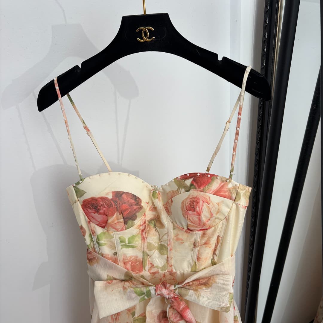 C18265 Item No. 20265278 Zimmermann* New style vacation-themed dress with rose print straps, waist-cinching halter bodice. Long dress, beige color, S-XL sizes. [S size: elasticated bustband 80, elastic waist 68, long length 126; Weight: 0, 530kg] — image 2