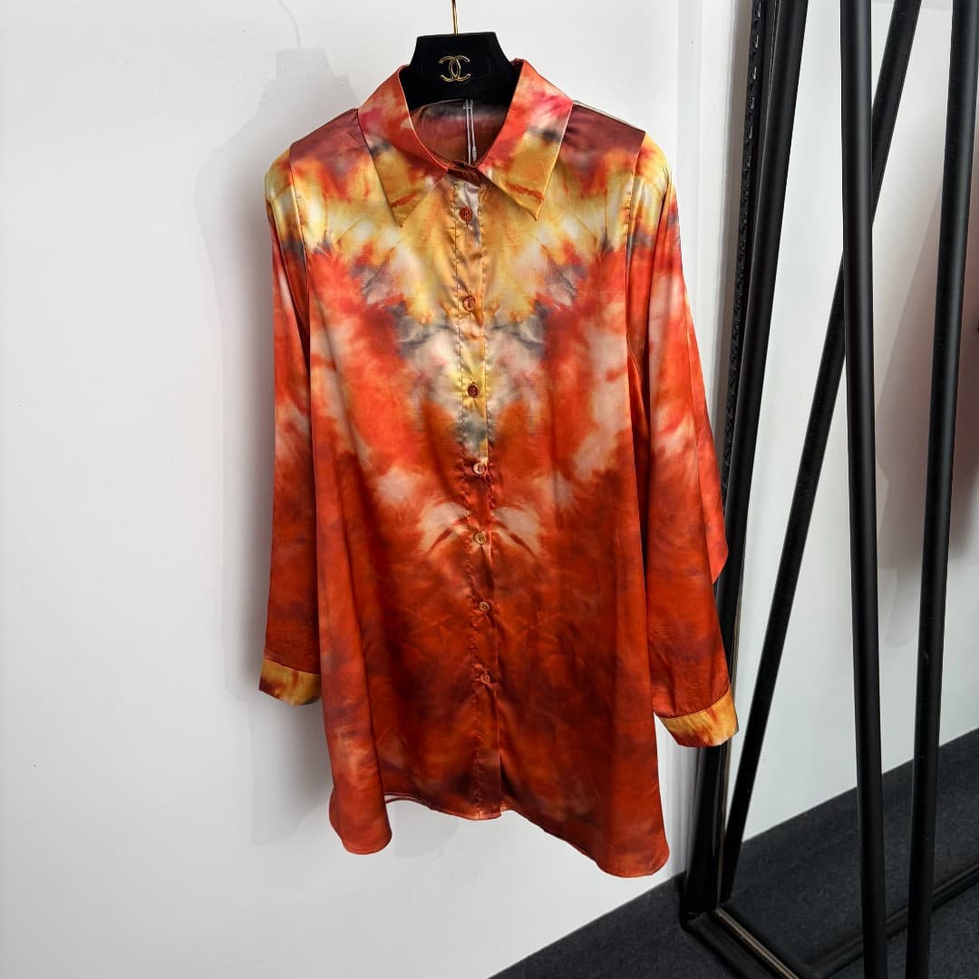 C18234 Item number: 20265980 Zimmermann* New set: gradient-colored print long-sleeved shirt + elastic waist shorts, red color, S-XL sizes. [S size: bust circumference 132, sleeve length 63, overall length 83; waist circumference 68, elastic material; over — image 2